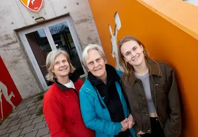 Drie generaties in het eerste damesteam van Oranje-Rood: Juul in voetsporen van mama en oma