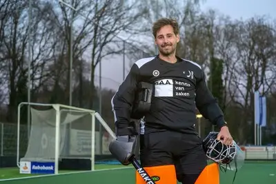 Ballen stoppen en levens redden, het hockey is een ‘escape’ voor doelman Joris van der Zwaag