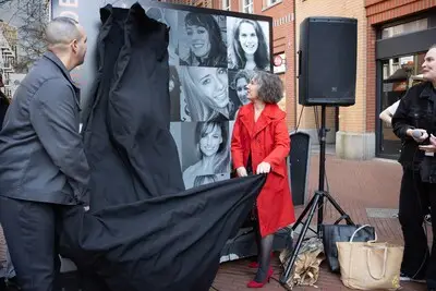 Moord op een vrouw omdat ze een vrouw is: Femicide expositie wijst op ‘rode vlaggen’