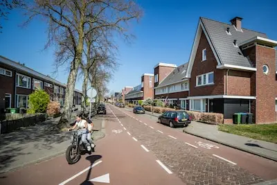 Van tuinstoelen in de voortuin naar een hoekhuis van bijna 8 ton: ‘De rijken, die zie je hier niet’