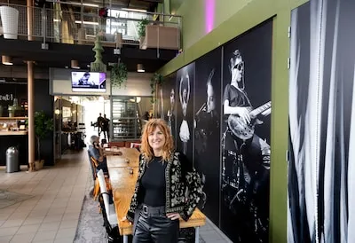 Met ‘gewoon doen’ sleepte Hannie Derks de Weeffabriek door roerige tijden