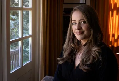 Pleun Bierbooms (26) won in 2017 ‘The Voice’ en wil nu als Plume ‘tien keer harder terugkomen’