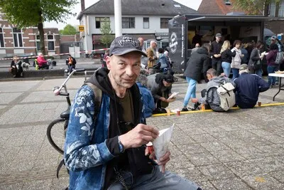 Liefdadigheid lijkt op uitdeeldag wel besmettelijk: ‘Ik voel me echt welkom’