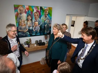 Peter (72) wilde boodschappen gaan doen maar werd Ridder: ‘Ik moet er nog van bijkomen’