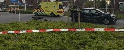 Bromfietser (20) ernstig gewond bij aanrijding met overstekende auto in Tilburg