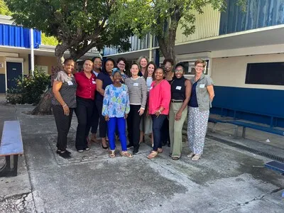 Fontys Tilburg werkt samen met scholen op Sint Maarten: ‘Als nuchtere Nederlander kun je daar wat van leren’