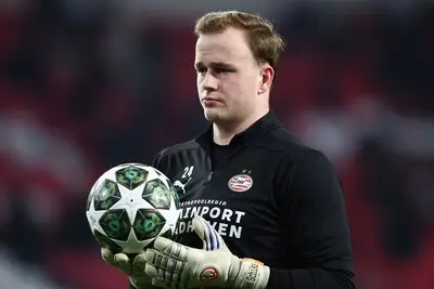 Kort nachtje voor PSV-keeper Schiks, die de beloften van zijn club tegen AZ moet helpen