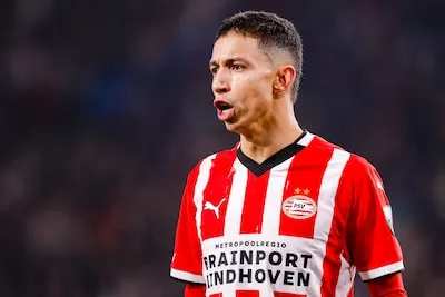 PSV trekt de knip en houdt Mauro Júnior alsnog aan boord: contract is met vele jaren verlengd