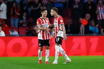LIVE | En dat is drie! Noa Lang zet PSV binnen 30 minuten op 3-0