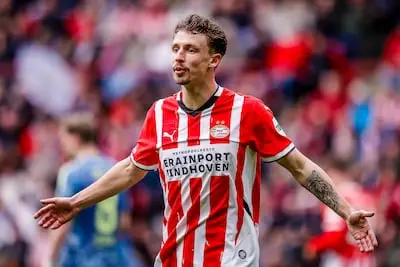 Hoe PSV de regie over de eigen spelerscontracten een tijdje kwijt was en nu de wrange vruchten plukt