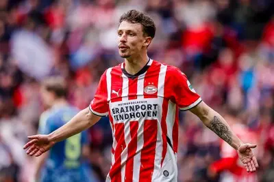 Hoe PSV de regie op de eigen spelerscontracten een tijdje kwijt was en nu de wrange vruchten plukt