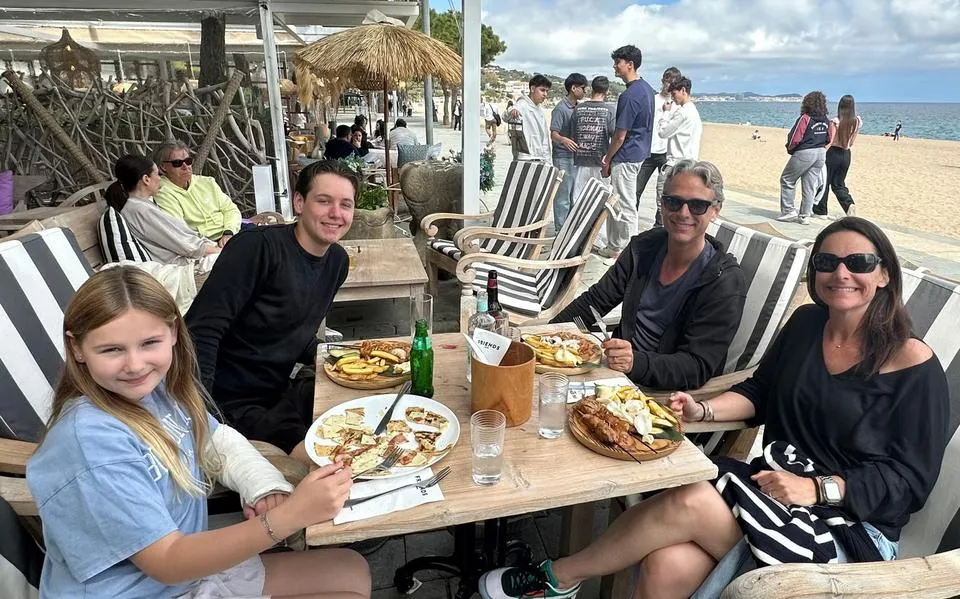 Stroom uit, barbecue aan: Oud-Friezen improviseren in Spanje en Portugal