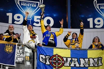 Clubliefde of knettergek? Coen (40) reist dik 32.000 kilometer om alle wedstrijden van Brabantse ijshockeyclub te zien