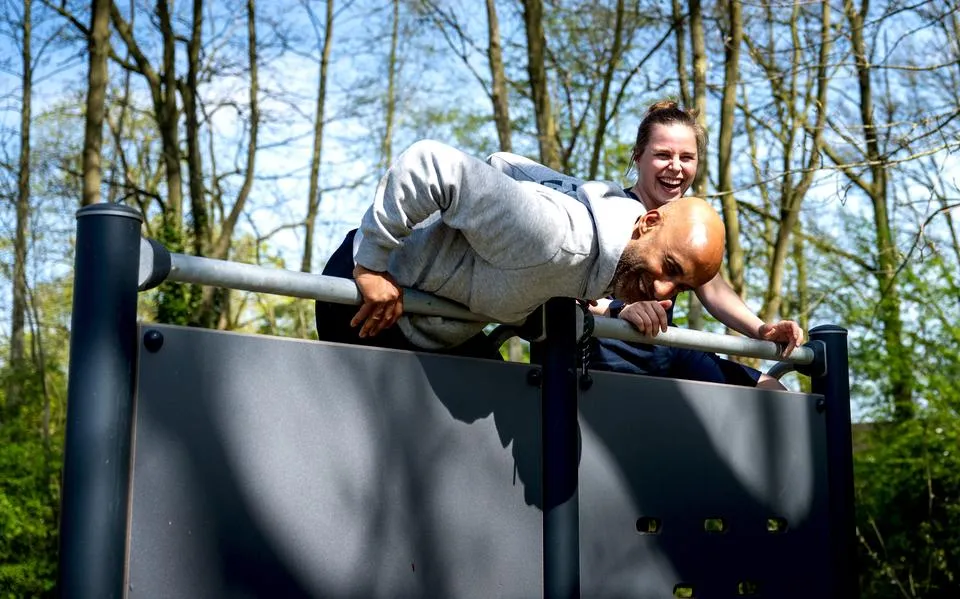 Gordykster bos heeft dankzij Nadir en Geerte sinds kort een fitnessparcours. ‘Het was een uitdaging, maar het is gelukt’