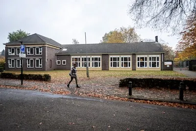 Toch sloop schoolgebouw in Geldrop: zo is er plek voor meer woningen naast station