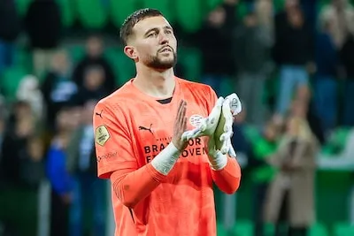 Het doel van PSV staat na nieuwe ontwikkelingen rond Benitez én Drommel even onder spanning: wie keept tegen Almere City?