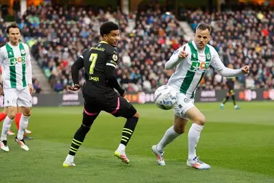 LIVE | PSV al snel aan de leiding: Malik Tillman meteen weer belangrijk met goede goal