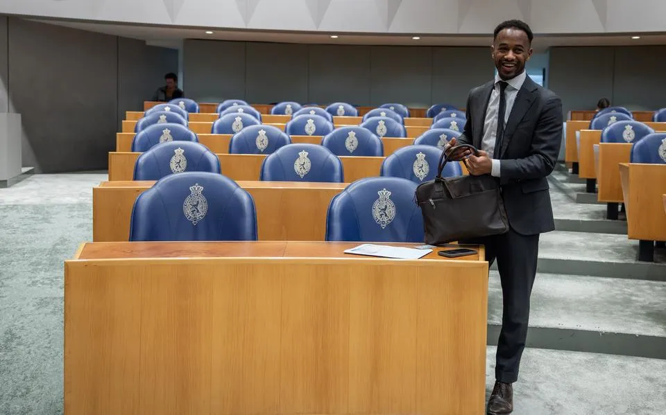 Kamerlid Habtamu de Hoop wil álle huren bevriezen. ‘It giet no op in asosjale manier’