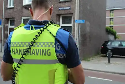 Tilburgse boa’s trekken undercover de stad in tegen seksuele intimidatie: wanneer gaat iemand de grens over?