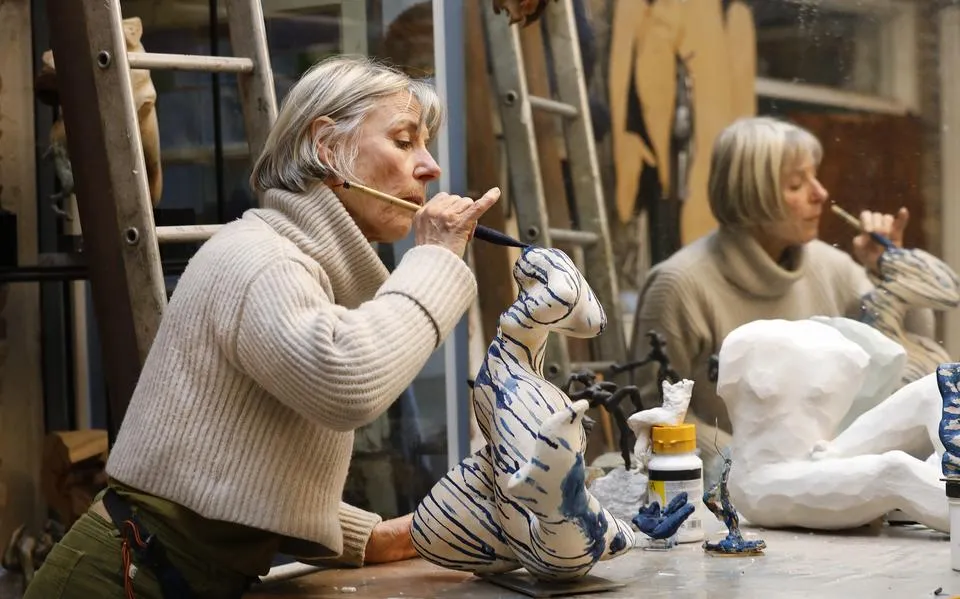 Hanneke Roelofsen werd ‘wakker gekust’ door nieuwe liefde: ‘Mijn werk gaat over leven, over doorgaan’