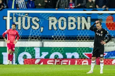 Willem II heeft weinig te vertellen in Abe Lenstra Stadion en gaat kansloos ten onder bij sc Heerenveen