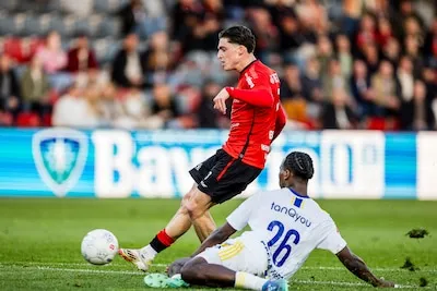 LIVE | Helmond Sport begint met opvallende naam aan tweede helft: Van den Hurk ruimt het veld voor Ogenia