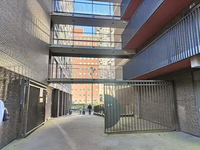 Poorten van Talent Square in Tilburg blijven ook overdag dicht om ongewenst bezoek te stoppen