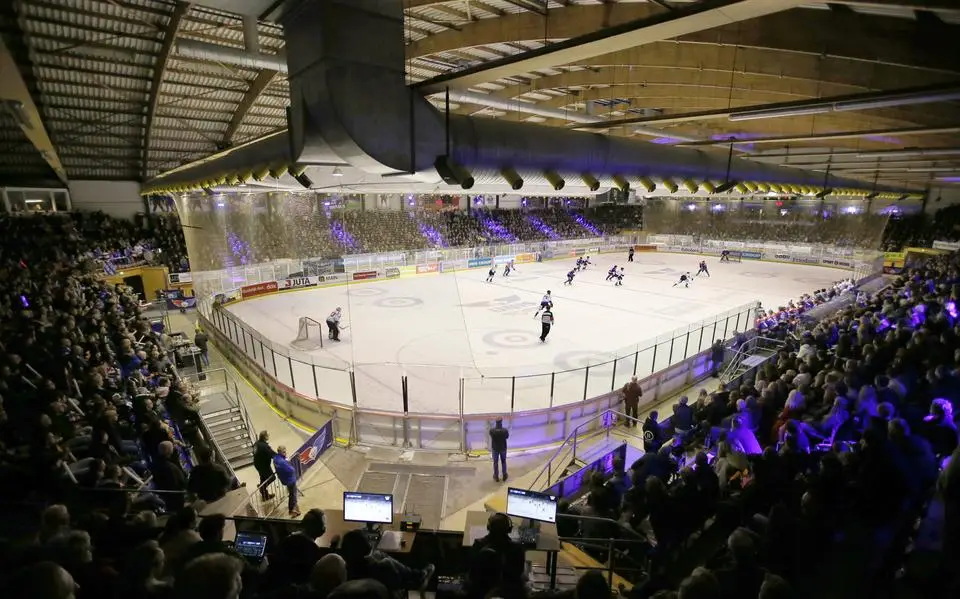 Voorlopig geen nieuwe ijshockeyhal in Thialf in Heerenveen: ‘Zo goed staan we er als gemeente niet voor’