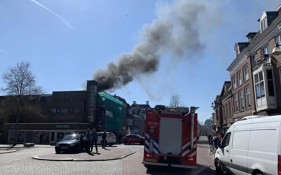 Zeer grote brand op Voorstreek in Leeuwarden