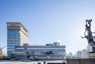 Energiefabriek op monumentale Eindhovense Stadhuistoren: ‘Als slagroom op haring’