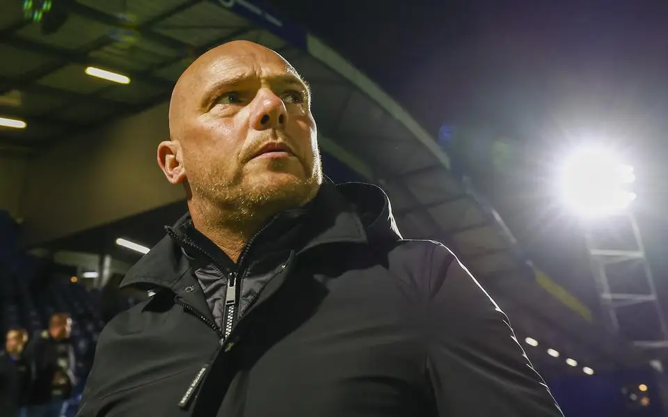 Johnny Jansen wil PEC Zwolle met opgeheven hoofd verlaten en kan zaterdag een grote stap zetten naar handhaving