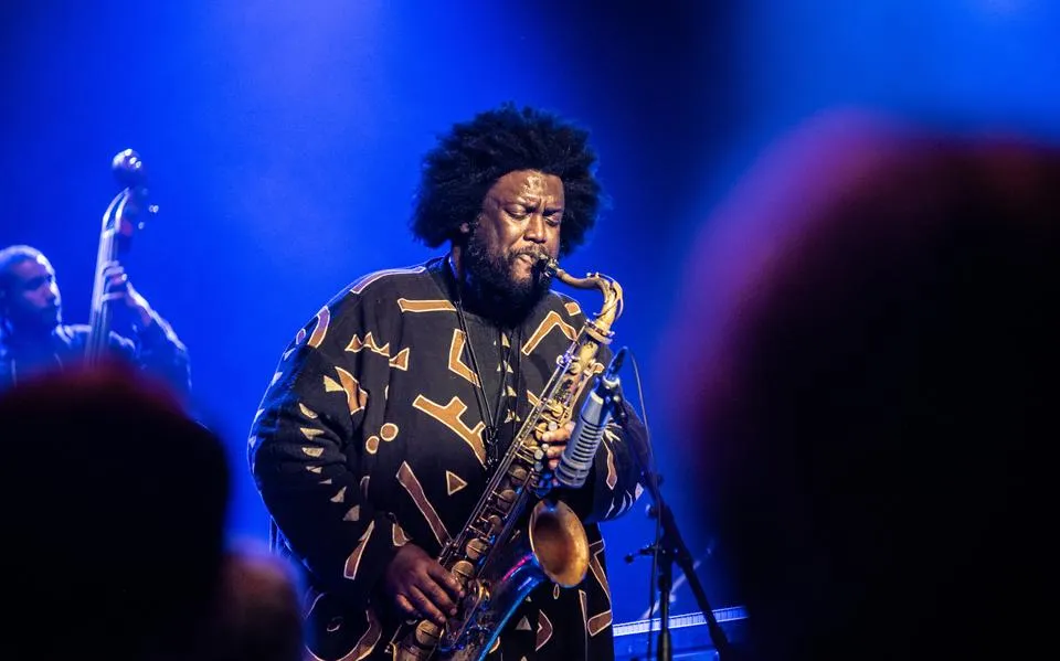 Spirituele jazz met tenorsaxofonist Kamasi Washington als onbevreesde verbinder | recensie ★★★★☆