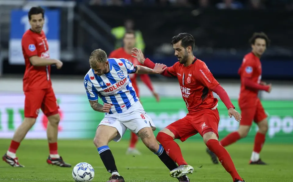 SC Heerenveen ontsnapt in de slotfase tegen Almere City en heeft nog drie punten nodig voor play-offs