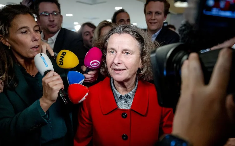Minister Faber niet te spreken over Efteling-uitje azc-jongeren Sint Annaparochie: ‘On-uit-leg-baar’