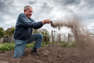 Vorig jaar nog in de blubber en nu grote droogte, expert Ellen Weerman geeft tips voor (moes)tuiniers