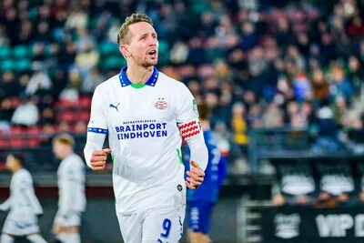 Dit zijn de vier toekomstroutes voor Luuk de Jong, die bij PSV ingaat op de turbulentie in dit seizoen én zijn eigen situatie