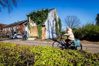 De buurt vindt dit treurpand ‘een boel ellende’, maar er zit schot in de zaak: de eigenaar wil er binnen een paar dagen vanaf