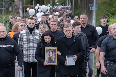 Grote opkomst bij stille tocht voor Nina (14) in Helmond, ook in Polen is haar dood onderwerp van gesprek