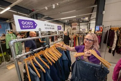 Hergebruik en herstel kleding in plaats van het af te danken en te recyclen