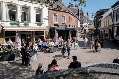 Waarom de Heuvelstraat kwakkelt en honderd meter verderop het Radiopleintje bruist: ‘Je ziet de liefde in de etalages’