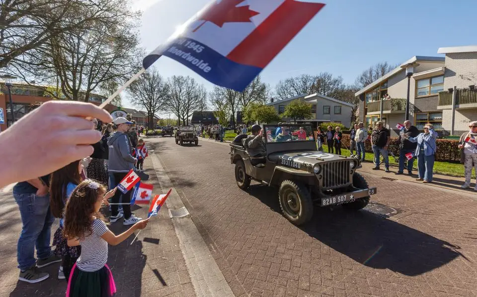 Met jeeps en Canadese vlaggen herbeleeft Jan (88) bevrijding van zijn dorp Noordwolde: ‘Bezetting is verschrikkelijk’
