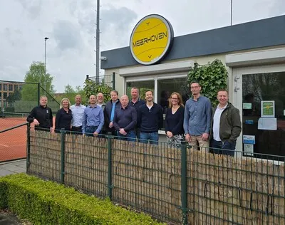 Leden van Meerhovense tennisvereniging kunnen zich verheugen op gloednieuw paviljoen