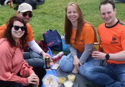 Van kleedjesmarkt tot optredens: dit is het programma van Koningsdag 2025 in Tilburg