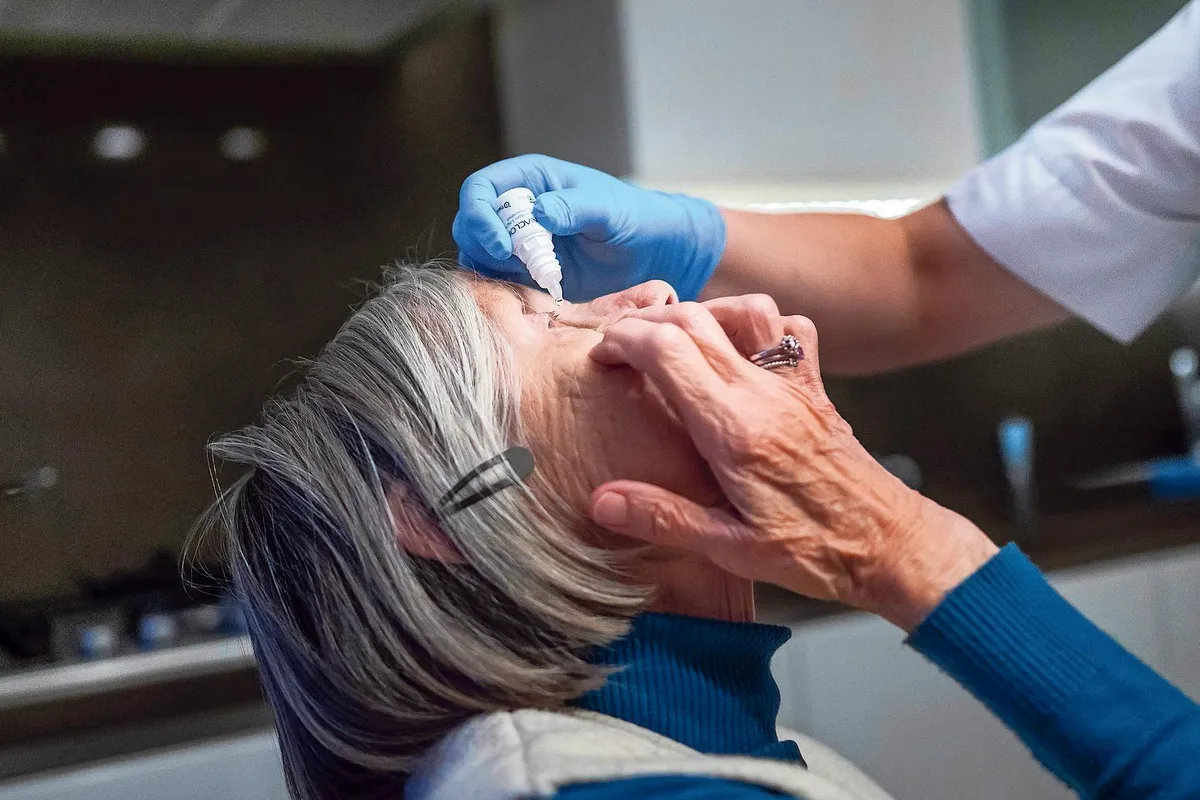 Op je 54ste als zij-instromer de zorg in. Hoe bevalt dat?