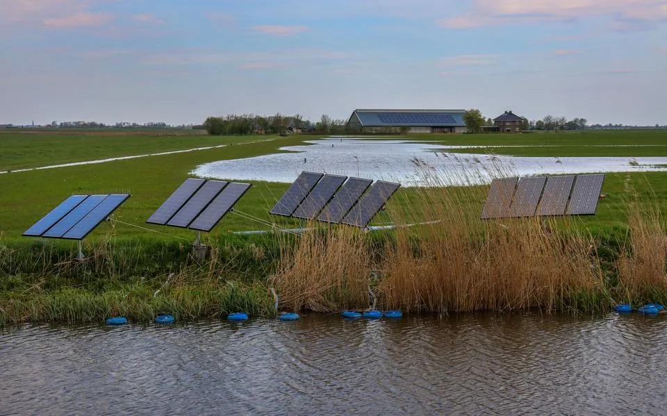 Plasdraspompen rond Bolsward gestolen, sponsoren schieten te hulp. ‘Dieven kwamen met boot’