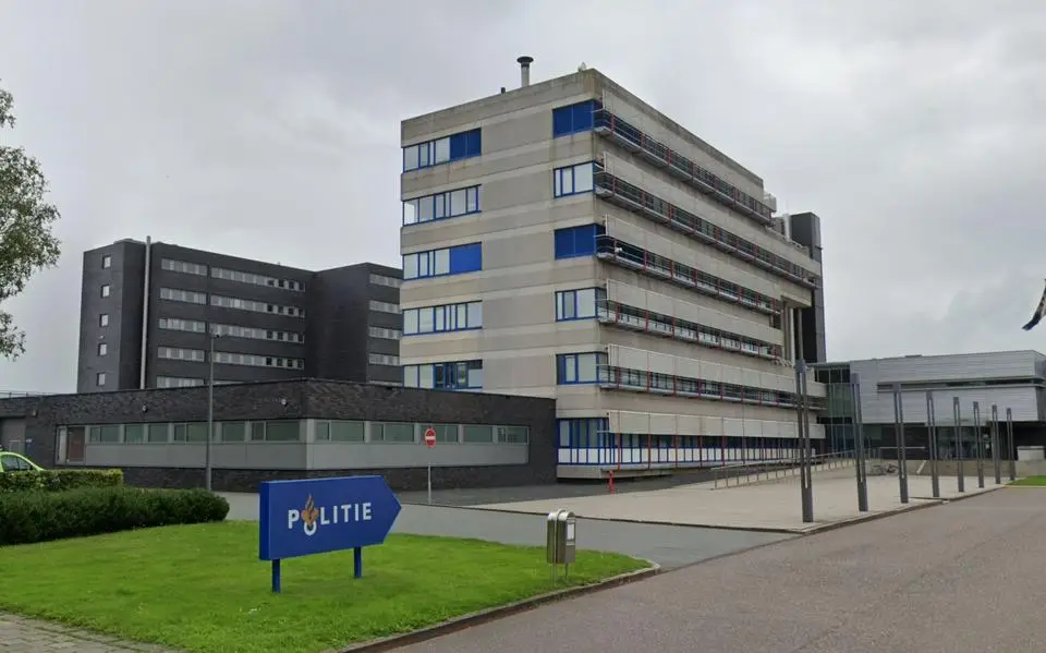 Boete voor man (39) uit Leeuwarden die dreigde met aanslag op politiebureau aan de Holstmeerweg