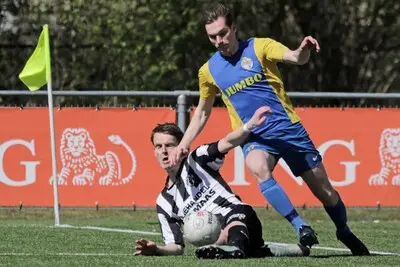 Dit zijn de uitslagen, doelpuntenmakers en wedstrijdverslagen van het amateurvoetbal op zondag