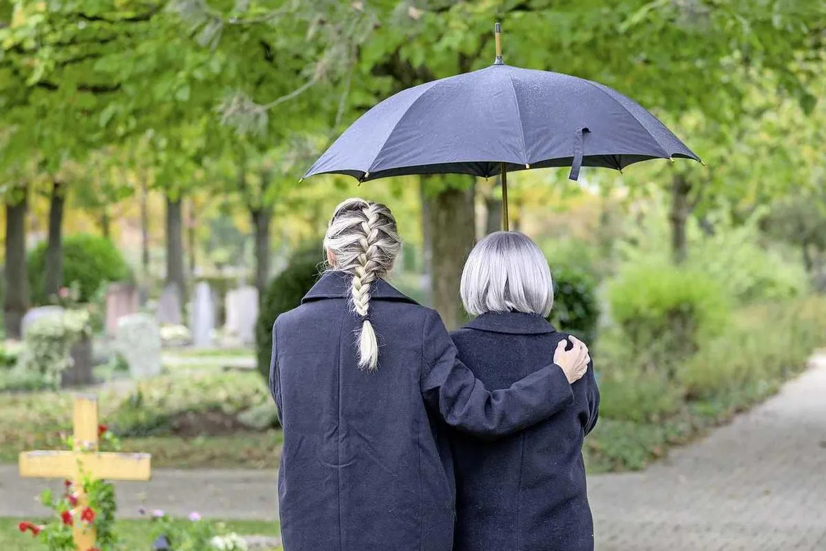 Praat mee | Twee weken rouwverlof moet wettelijk verplicht zijn