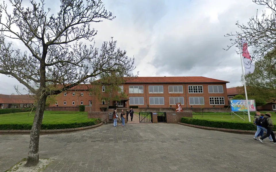 Vandalisme bij RSG Sneek: kwetsende leuzen op schoolgebouw