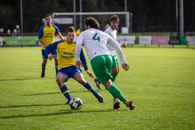 ‘Verboden woord’ over de lippen bij de trainer na zege in blessuretijd: ‘Wij worden kampioen!”